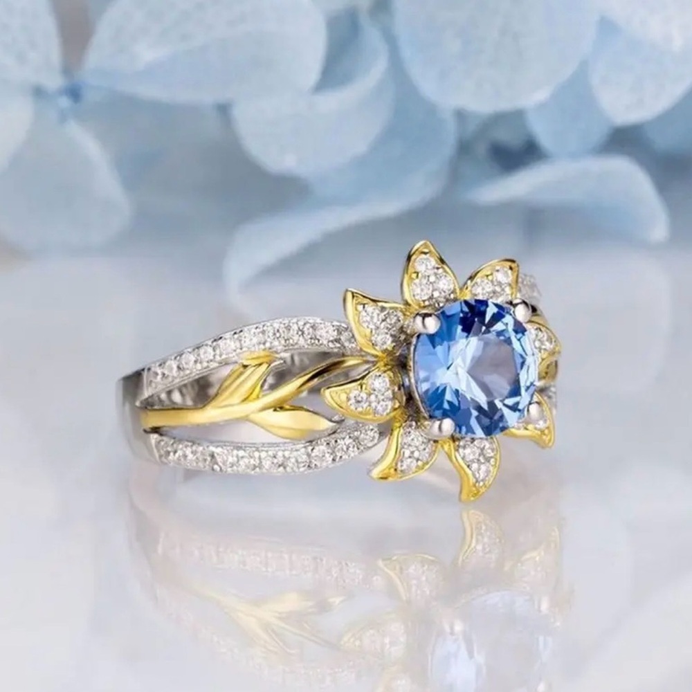 Elegant Blue & Gold Floral Ring. - Picture 2 of 4